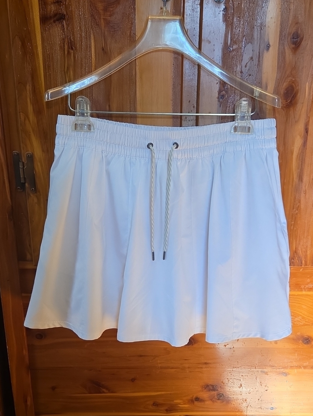 Vuori White Elastic Waist Circle Skirt with Drawstring